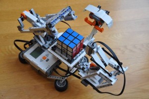 Il robot che risolve il cubo di Rubik, costruito dai ragazzi dell'Istituo Majorana.